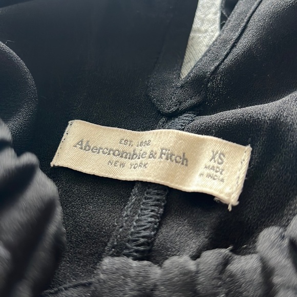 Abercrombie and Fitch - Black Flowy Tank - XS - Picture 6 of 7